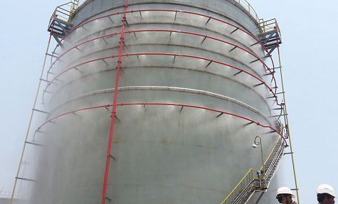 Spray water to put out a fire(001)